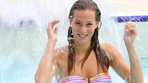 Young woman in pool Video stock 7754652