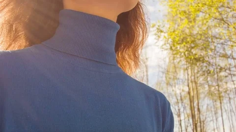 Young woman practicing yoga in a spring forest. 動画素材 80568044
