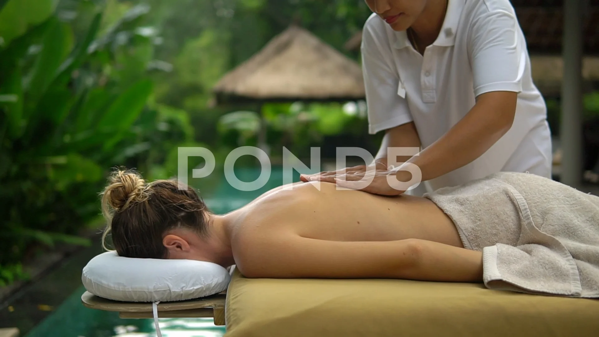 https://images.pond5.com/young-woman-receiving-back-massage-108072513_prevstill.jpeg