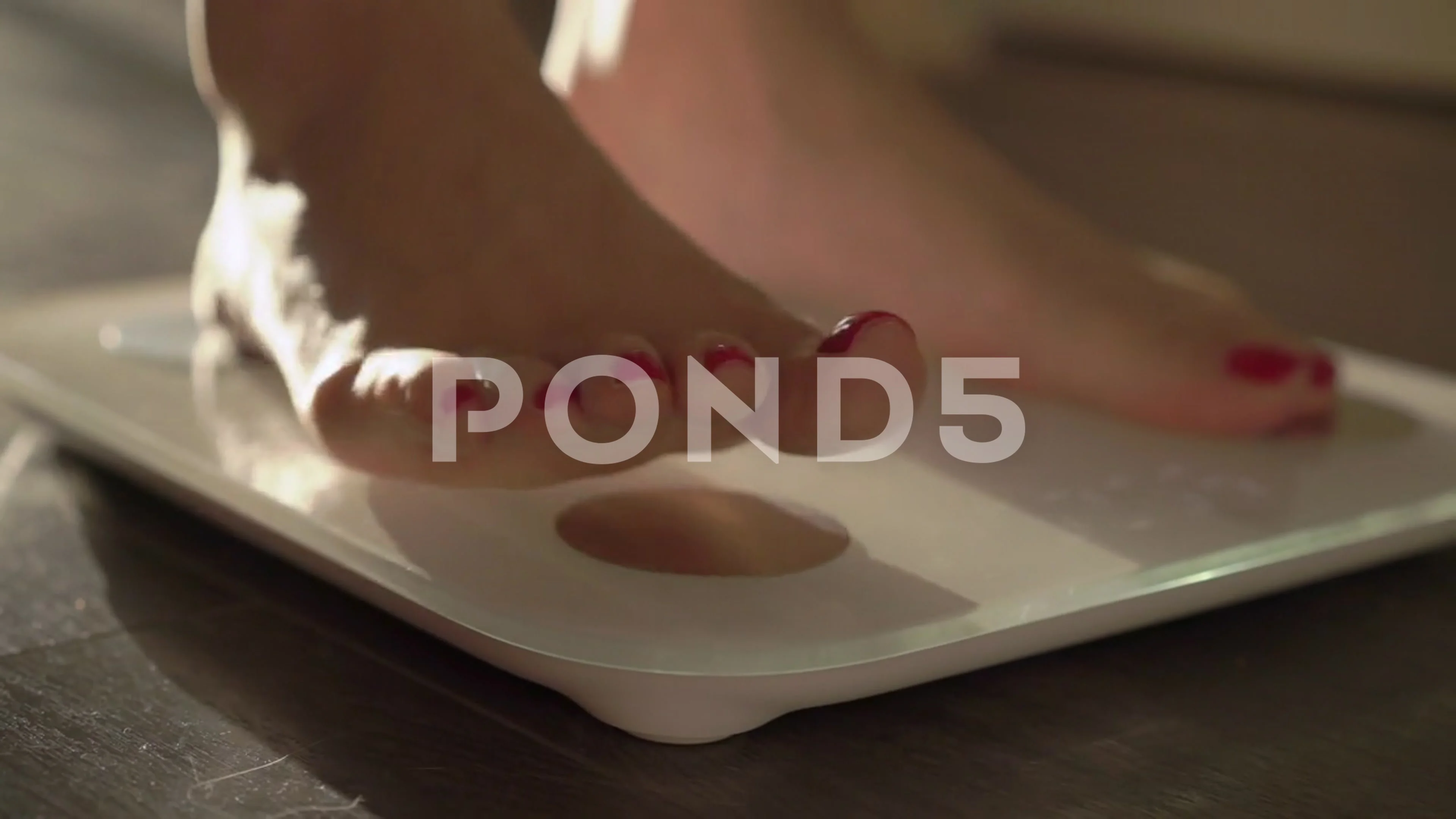 https://images.pond5.com/young-woman-stands-white-electronic-footage-169791438_prevstill.jpeg