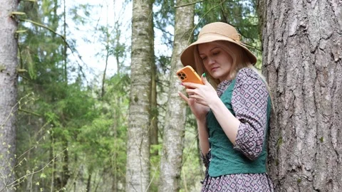 A young woman in a stylish hat using her smartphone. Stock Footage 304261968