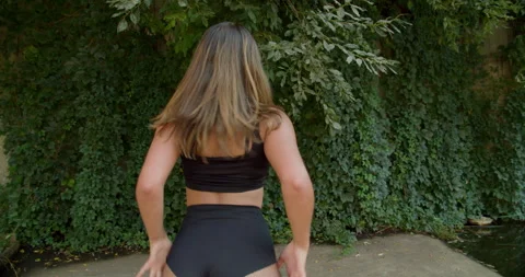 Young woman twerking outdoors | Stock Video