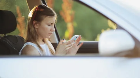Young woman typing a message while driving Video stock 51428409