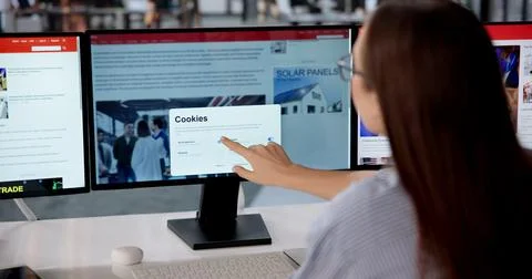 Young Woman Using Computer Screen, Clicking To Accept Website Cookies And Pri Foto stock