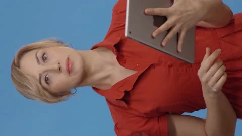 Young woman using digital tablet, blue background. Stock-Footage 152020027