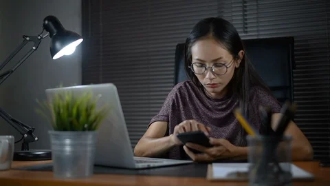 Young woman using smartphone. Stock Footage 99323787