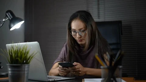 Young woman using smartphone. Stock Footage 99323887