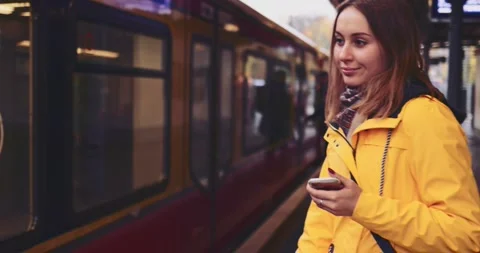 Young Woman Using Smartphone at the Train Station. SLOW MOTION 4K. Vidéo 140294486