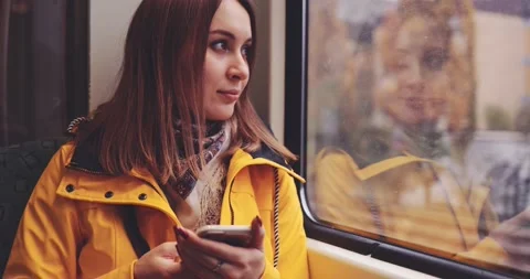 Young Woman Using Smartphone on a Train. SLOW MOTION 4K. Vidéo 140367536
