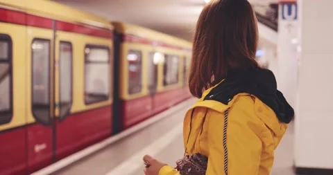 Young Woman Using Smartphone at the Train Station. SLOW MOTION 4K. Vidéo 140367582