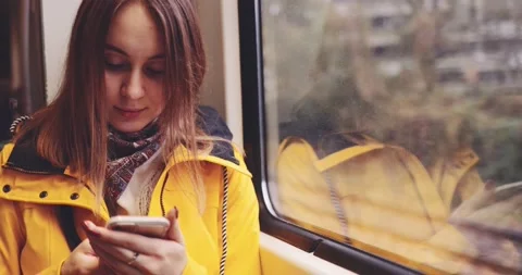 Young Woman Using Smartphone on a Train. SLOW MOTION 4K. 스톡 동영상 140368887