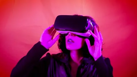 Young woman is using virtual reality viewer. Stock-Footage 185635197