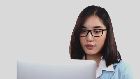 Young woman working with computer 스톡 동영상 100458978