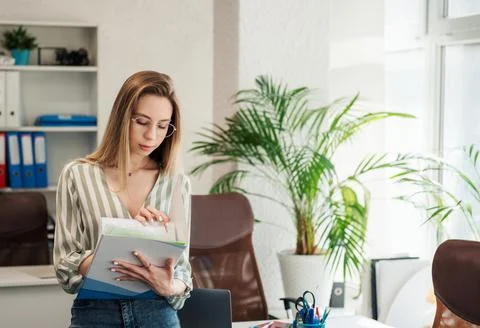 Young woman working on a computer Stock Photos