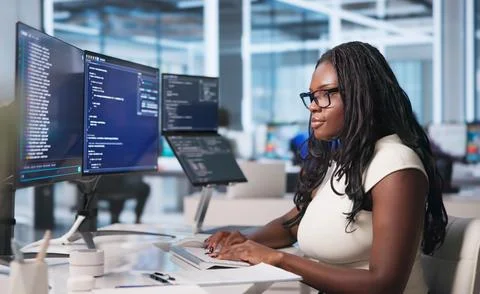 Young Woman Writes Code On Laptop Using Cloud-based Software Tools. 스톡 사진