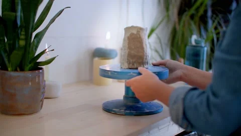 Young woman's hand in pottery studio spinning wheel with shaped mug 库存影片 221949633