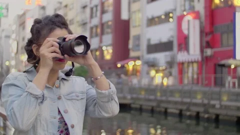 Young women using DSLR camera in Dotombori Osaka Japan  스톡 동영상 76119517
