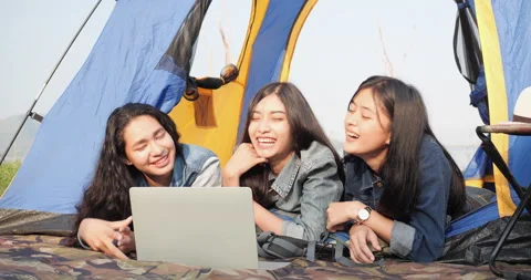 Young women using laptop computer. 스톡 동영상 181326620