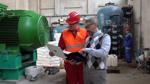 Young Worker Using Laptop Computer and Talking to Production Manager 스톡 동영상 251006346