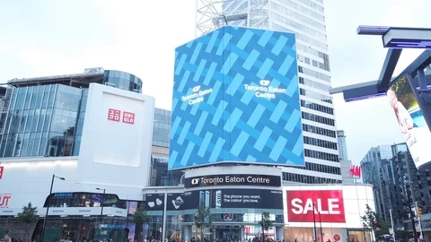 Younge and Dundas Square 库存影片 113408764