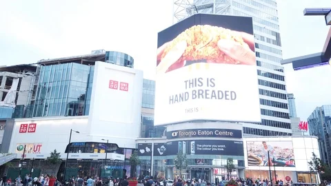 Younge and Dundas Square 库存影片 113408797