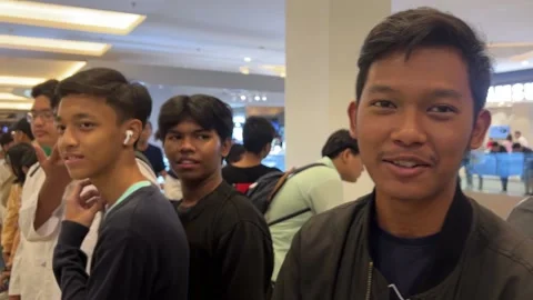 Youth Queue Up for Smartphone Launch Amid COVID-19 Endemic In Jakarta, Indon... Stock Footage 247500478