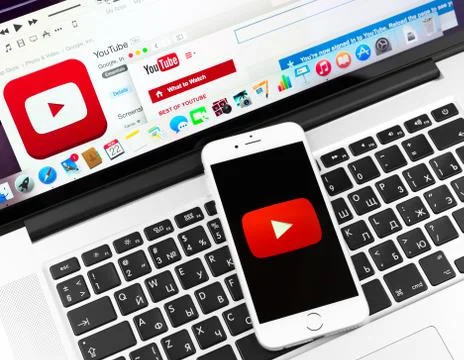 Youtube on apple iphone 6 device display Fotos de archivo