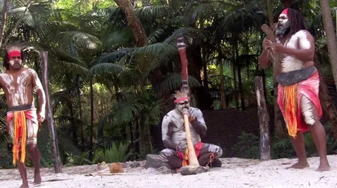 Yugambeh Aboriginal warriors men sing play and dance during Aboriginal cultur Stock Footage 44617991
