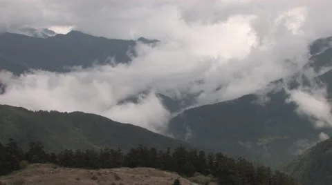 Yushan (玉山) mountain range&amp; sea clouds Stock Footage 42136164