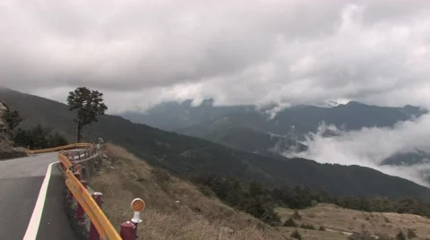 Yushan (玉山) mountain range &amp; sea clouds Stock Footage 42136167