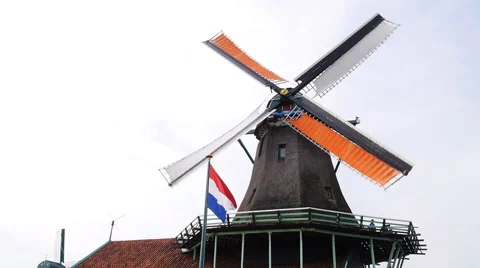 Zaanse Schans, Netherlands, windmill close up spinning with the flag by its side Stockbeeldmateriaal 60980910