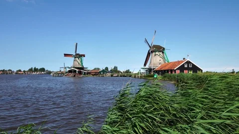 Zaanse Schans windmills turning by wind sustainable clean energy, tourism place Video stock 95055645