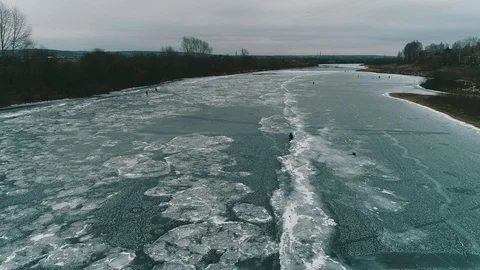 Заледеневшая река. Зима, природа. Stock Footage