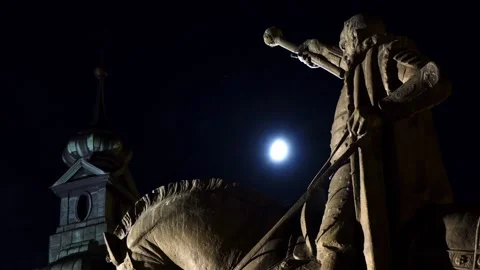 ZAMOSC, POLAND - OCTOBER 30 2017: Statue of Jan Sariusz Zamoyski, founder of  Stock Footage 130061792