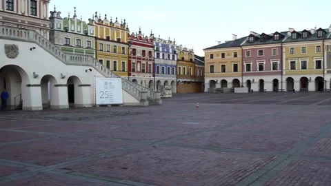 ZAMOSC, POLAND - OCTOBER 30 2017: Town Hall in Zamosc - mannerist-baroque, ma Stock Footage 130105009