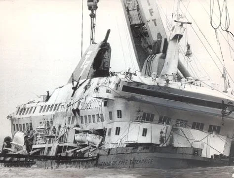 Zeebrugge Ferry Disaster In 1987 The Herald Of Free Enterprise Is Raised Out Of  Stock Photos