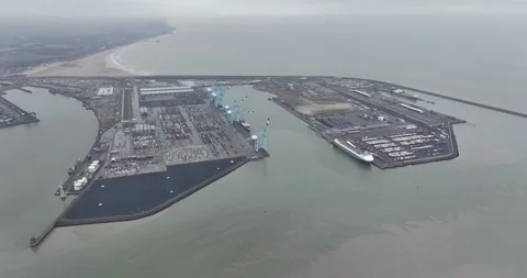 Zeebrugge is a multi purpose port for handling a wide range of goods: unit Vidéo 268475664