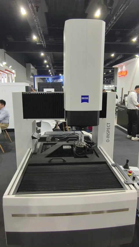 ZEISS O-INSPECT multisensor coordinate measuring machine. Stock-Footage 336838849