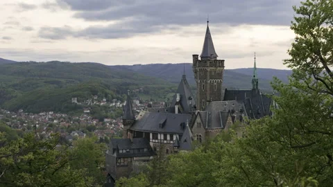 Zeitraffer - Schloss Wernigerode. Vom Tag in die Nacht (4K UHD) Stock Footage 154610084