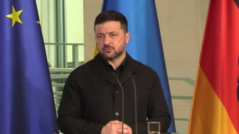 Zelenskyy says he will cooperate with partners to manufacture anti-ballistic mis 스톡 동영상 332728121