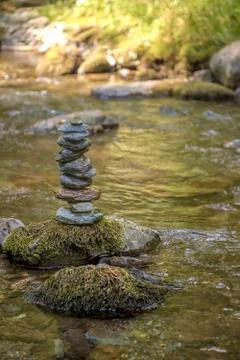 Zen balancing pebbles Foto stock