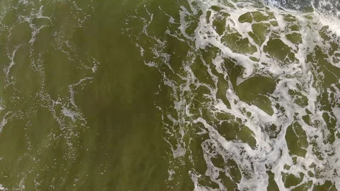 Zenithal drone image waves in green sea. Imbassaí Beach. Bahia, Brazil. Vídeo Stock 117043703