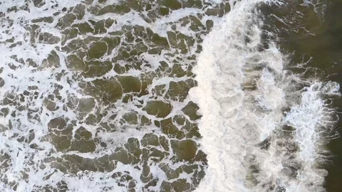 Zenithal drone shot of waves. Imbassaí Beach. Bahia, Brazil. Vídeo Stock 117043692