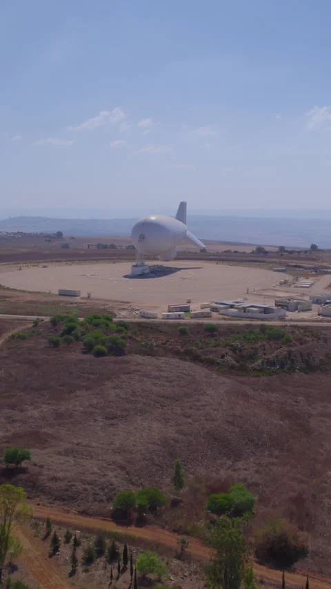 Zeppelin balloon serves mass surveillance needs with a clear vertical Stock Footage 314810915