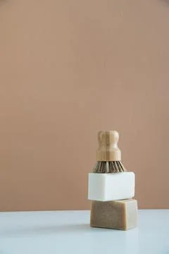 Zero waste bamboo brush with soap for dishwashing Stock-Fotos