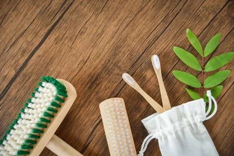 Zero waste Bathroom use less plastic concept / Floor brush , bamboo toothbrus Foto stock