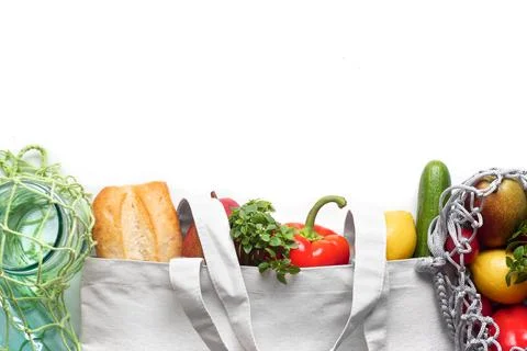 Zero waste concept, environmental friendly products with glass jars and net b Foto stock