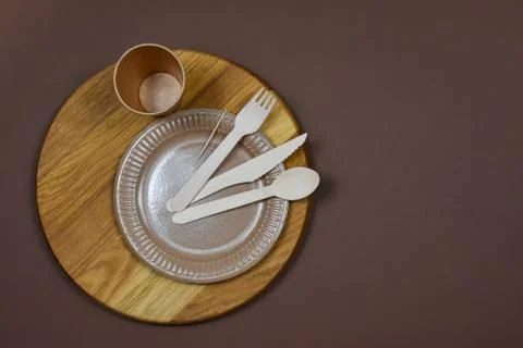 Zero waste, environmentally friendly, disposable, cardboard, paper utensils on a Stock-Fotos