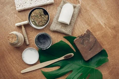 Zero waste flat lay. Natural soap, solid shampoo, metal razor, crystal deodor 스톡 사진