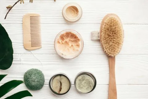 Zero waste flat lay. Natural solid shampoo, wooden brush,  deodorant cream, s 库存照片